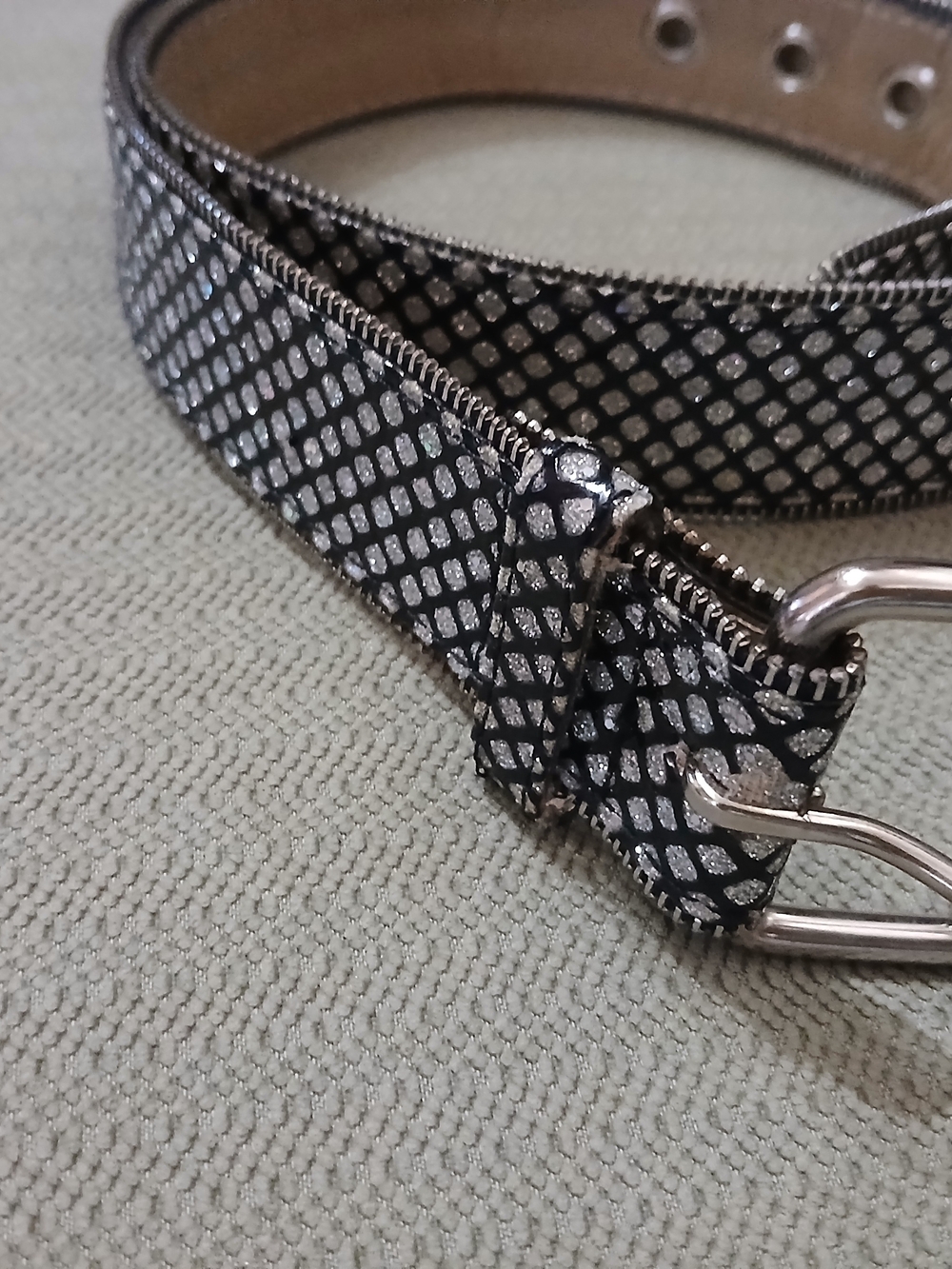Women's Black & Silver Metallic Patterned Belt Size Size 30 To 32 Inche Waist